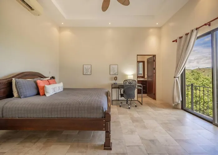 Casa De La Promesa, Luxurious Retreat With Pool